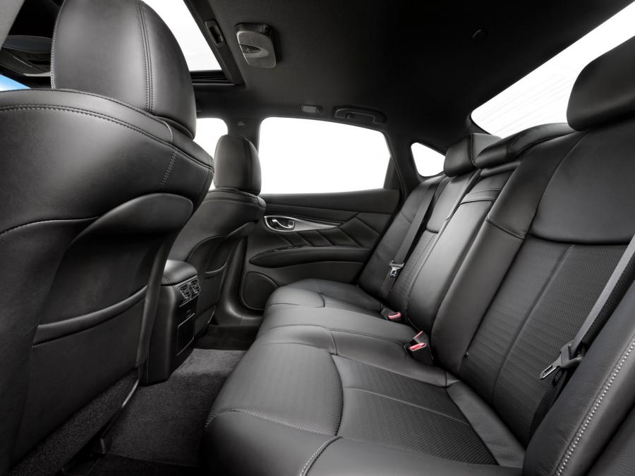  Infiniti M37 S 2010 года  (EU) (фото 15 из 25)